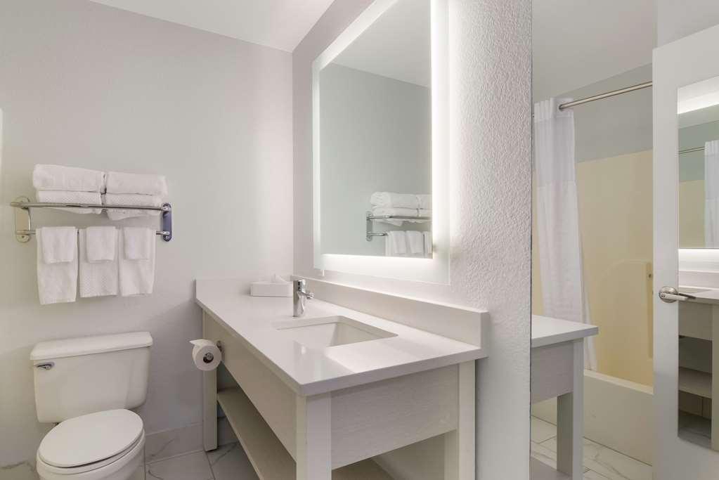 Mainstay Suites Greensboro Room photo